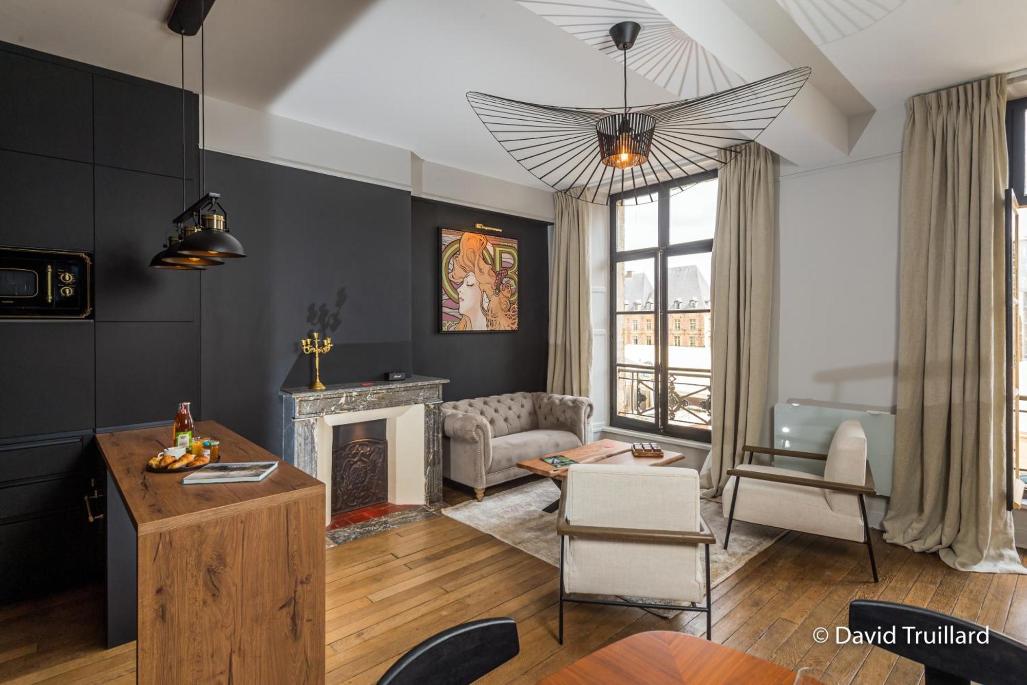 Mana - Cupidon Avec Superbe Vue Place Ducale Parking Inclus Apartment Charleville-Mezieres